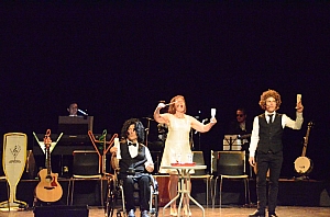 2023-06-23-(20h43)-dsc_5739-mama-razzi.jpg 2023-06-23-(20h43)-dsc_5739-mama-razzi.jpg