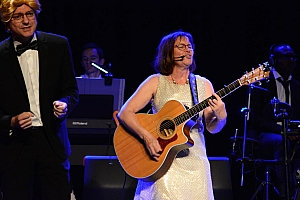 2023-06-23-(21h04)-dsc_0015-mama-razzi.jpg 2023-06-23-(21h04)-dsc_0015-mama-razzi.jpg