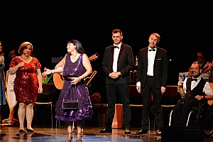 2023-06-23-(21h26)-dsc_0104-mama-razzi.jpg 2023-06-23-(21h26)-dsc_0104-mama-razzi.jpg