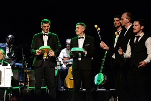 2023-06-23-(21h43)-dsc_0214-mama-razzi.jpg 2023-06-23-(21h43)-dsc_0214-mama-razzi.jpg