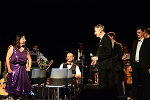 2023-06-23-(21h47)-dsc_0251-mama-razzi.jpg 2023-06-23-(21h47)-dsc_0251-mama-razzi.jpg