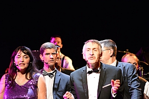 2023-06-23-(21h47)-dsc_0257-mama-razzi.jpg 2023-06-23-(21h47)-dsc_0257-mama-razzi.jpg