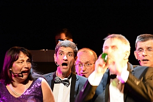 2023-06-23-(21h49)-dsc_0274-mama-razzi.jpg 2023-06-23-(21h49)-dsc_0274-mama-razzi.jpg