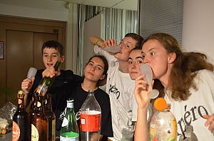 2023-06-23-(23h34)-dsc_6390-mama-razzi.jpg 2023-06-23-(23h34)-dsc_6390-mama-razzi.jpg