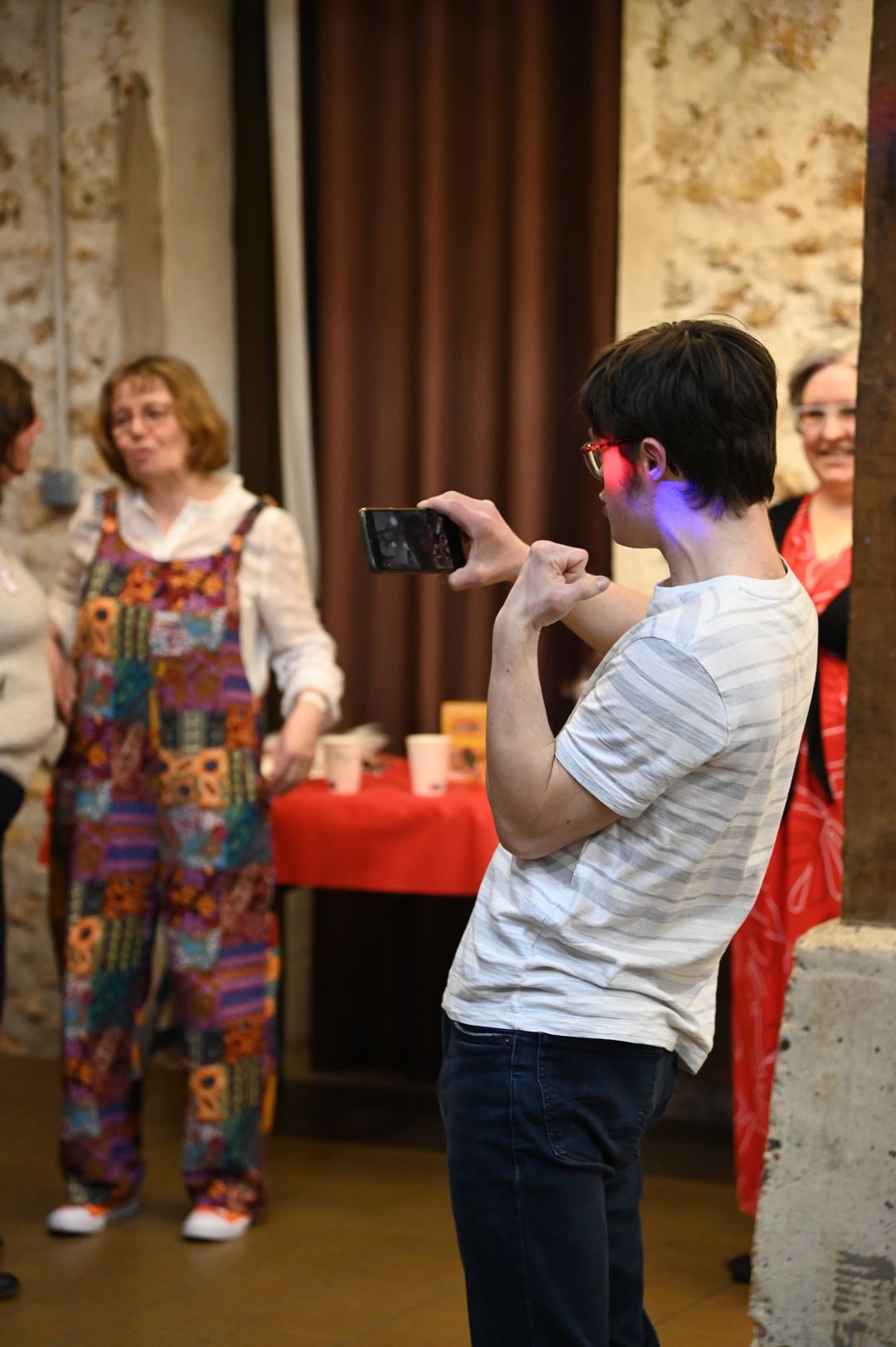 2024-03-17-DSC_4511-mama-razzi.JPG