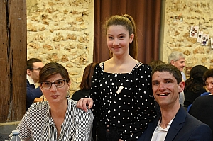 2024-03-16-DSC_4112-mama-razzi.JPG