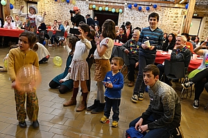 2024-03-16-DSC_4131-mama-razzi.JPG