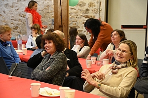 2024-03-16-DSC_4243-mama-razzi.JPG