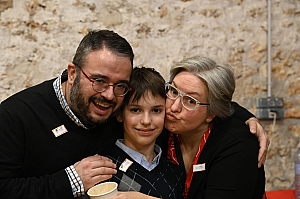 2024-03-16-DSC_4352-mama-razzi.JPG