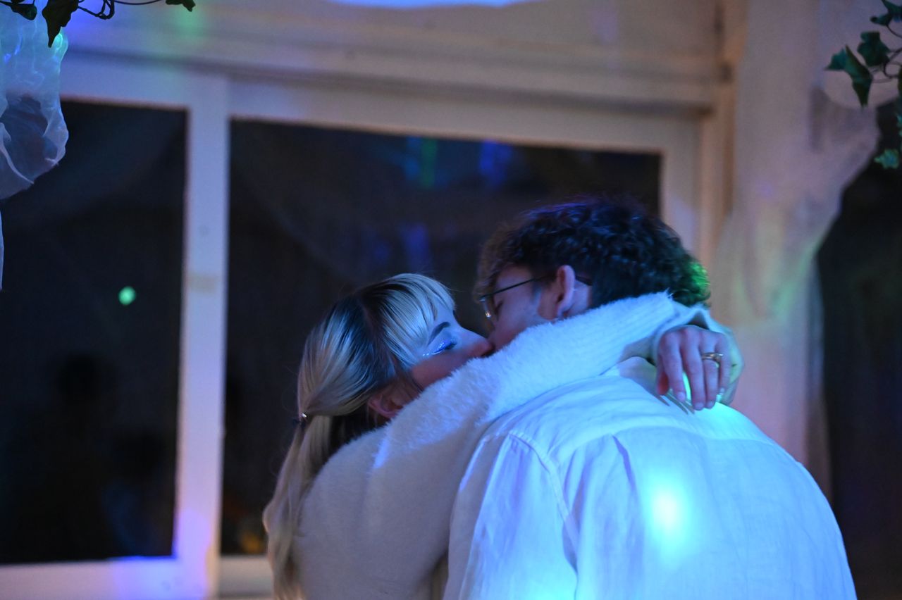 2024-05-04-dsc_8166-marion-gregory-soiree-mariage-mama-razzi.jpg