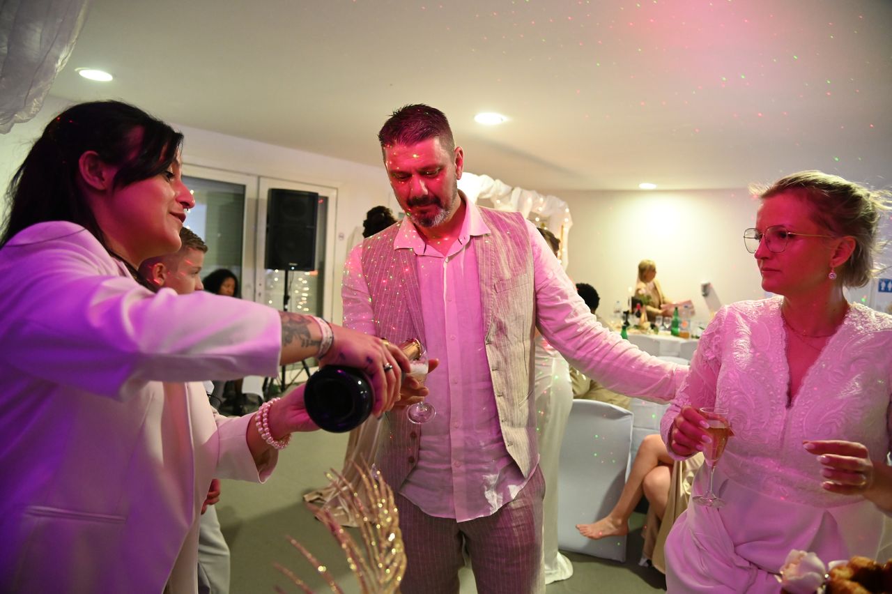2024-05-05-dsc_8412-marion-gregory-soiree-mariage-mama-razzi.jpg
