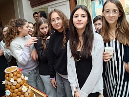 2024-11-16-(15h17m33s)-Mi-11-(mama-razzi).jpg 2024-11-16-(15h17m33s)-Mi-11-(mama-razzi).jpg