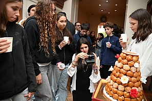 2024-11-16-(16h15)-DSC_2343-(mama-razzi).JPG 2024-11-16-(16h15)-DSC_2343-(mama-razzi).JPG