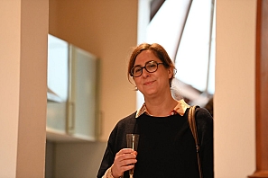 2024-11-16-(17h00)-DSC_2530-(mama-razzi).JPG 2024-11-16-(17h00)-DSC_2530-(mama-razzi).JPG