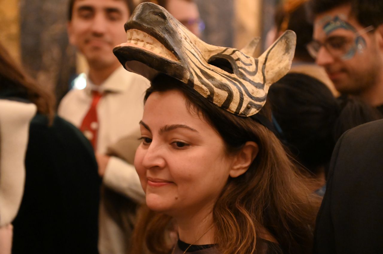 2024-12-13-(19h31m06s)-DSC_3536-(mama-razzi).JPG