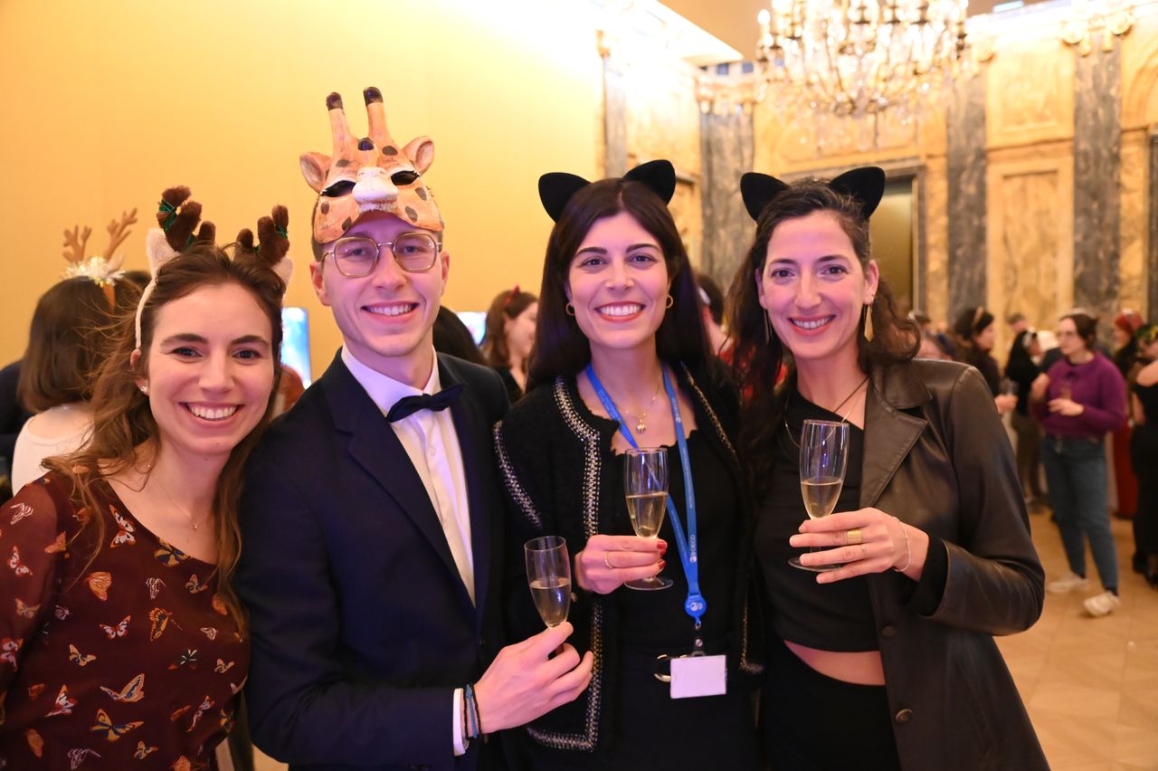 2024-12-13-(19h57m30s)-DSC_3615-(mama-razzi).JPG