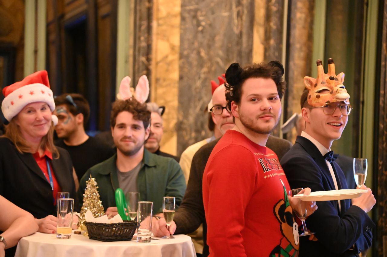 2024-12-13-(20h06m50s)-DSC_3655-(mama-razzi).JPG