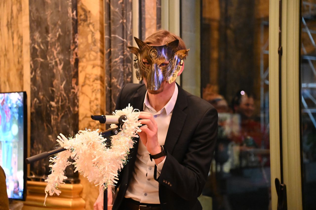 2024-12-13-(20h08m50s)-DSC_3665-(mama-razzi).JPG