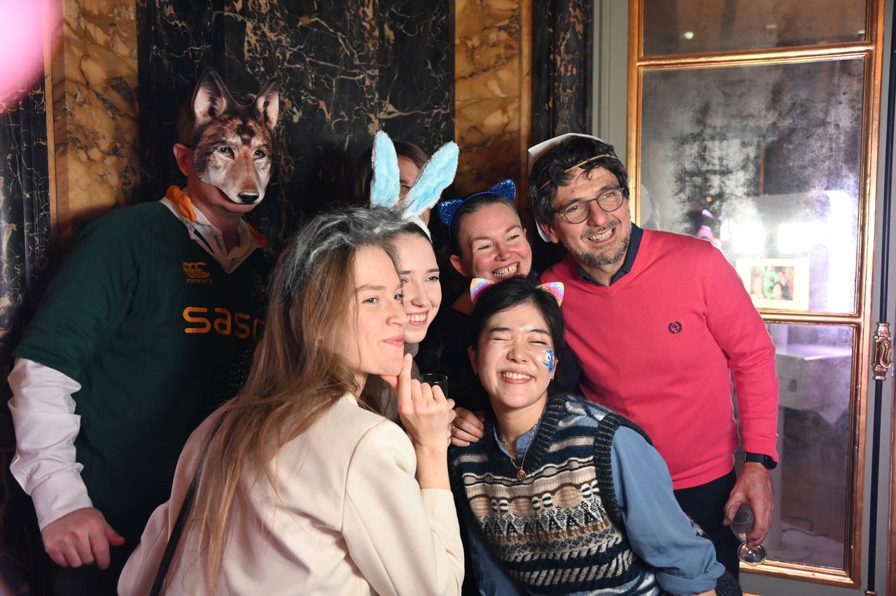 2024-12-13-(20h58m26s)-DSC_3820-(mama-razzi).JPG