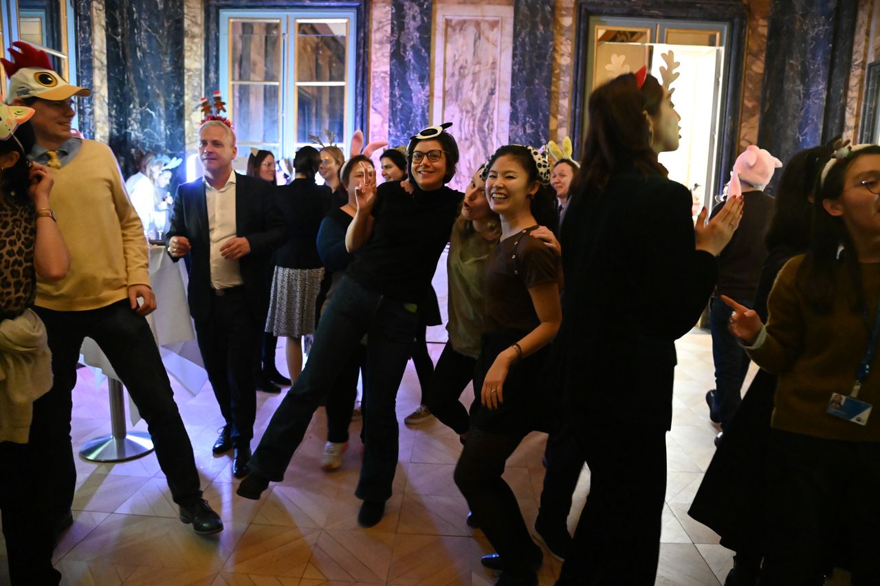 2024-12-13-(21h00m56s)-DSC_3832-(mama-razzi).JPG