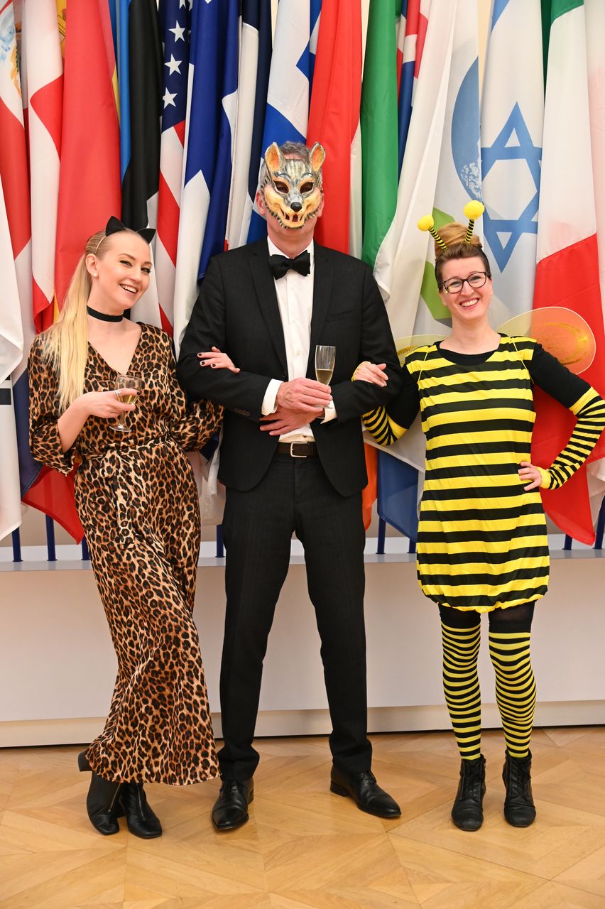 2024-12-13-(21h08m02s)-DSC_3853-(mama-razzi).JPG