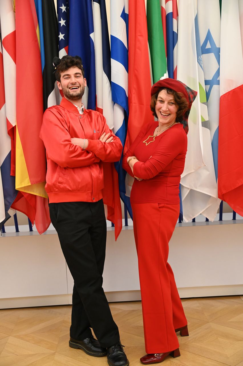 2024-12-13-(21h09m02s)-DSC_3859-(mama-razzi).JPG