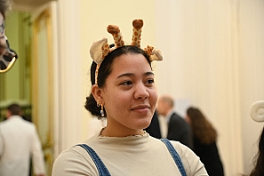 2024-12-13-(19h34m40s)-DSC_3543-(mama-razzi).JPG 2024-12-13-(19h34m40s)-DSC_3543-(mama-razzi).JPG