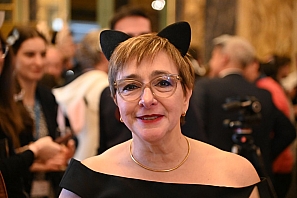 2024-12-13-(19h36m02s)-DSC_3552-(mama-razzi).JPG 2024-12-13-(19h36m02s)-DSC_3552-(mama-razzi).JPG
