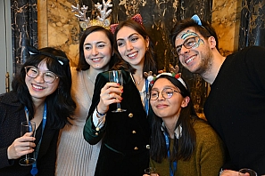 2024-12-13-(19h48m32s)-DSC_3587-(mama-razzi).JPG 2024-12-13-(19h48m32s)-DSC_3587-(mama-razzi).JPG