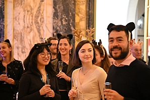 2024-12-13-(20h06m10s)-DSC_3642-(mama-razzi).JPG 2024-12-13-(20h06m10s)-DSC_3642-(mama-razzi).JPG