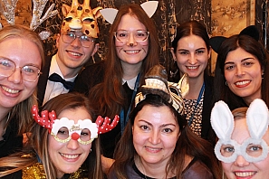 2024-12-13-(20h25m25s)-0-photobooth.jpg 2024-12-13-(20h25m25s)-0-photobooth.jpg