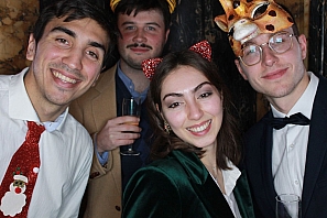 2024-12-13-(20h52m05s)-0-photobooth.jpg 2024-12-13-(20h52m05s)-0-photobooth.jpg