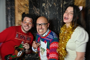 2024-12-13-(21h57m10s)-DSC_3929-(mama-razzi).JPG 2024-12-13-(21h57m10s)-DSC_3929-(mama-razzi).JPG