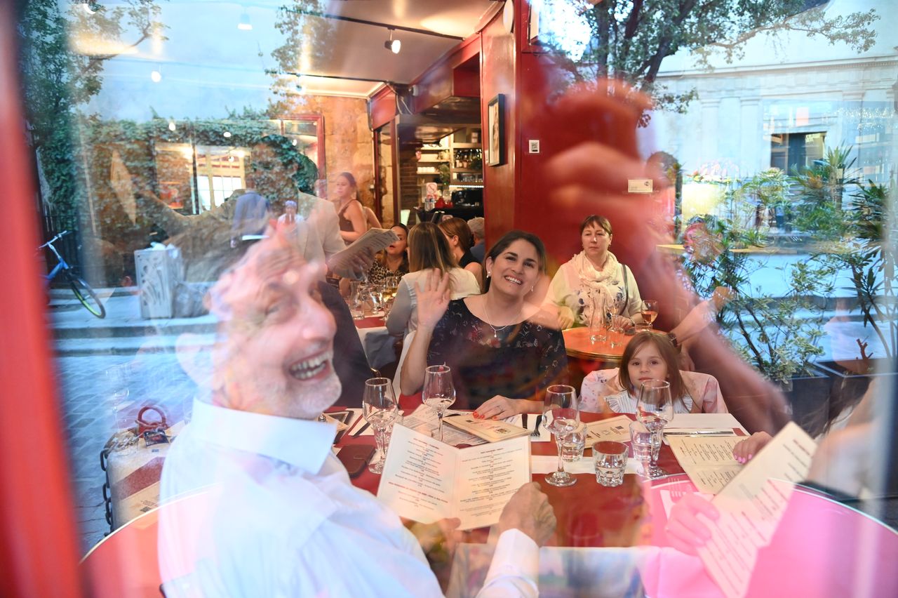 2025-05-10-(20h44m16s)-DSC_8930-melanie-jorge-(mama-razzi).JPG